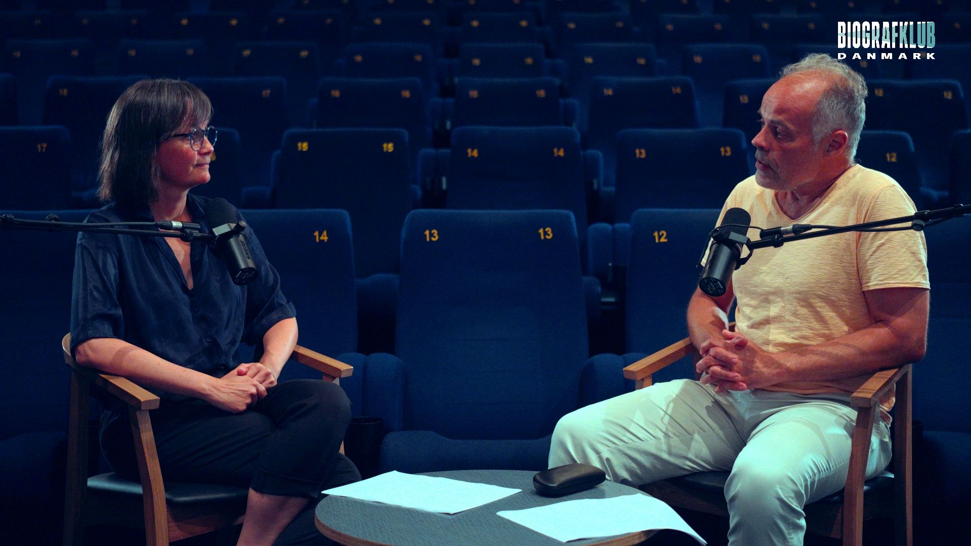 Podcastbillede med Per Juul Carlsen og Maria Månson, der fortæller om alle filmene i Biografklub Danmarks sæson 2026/27